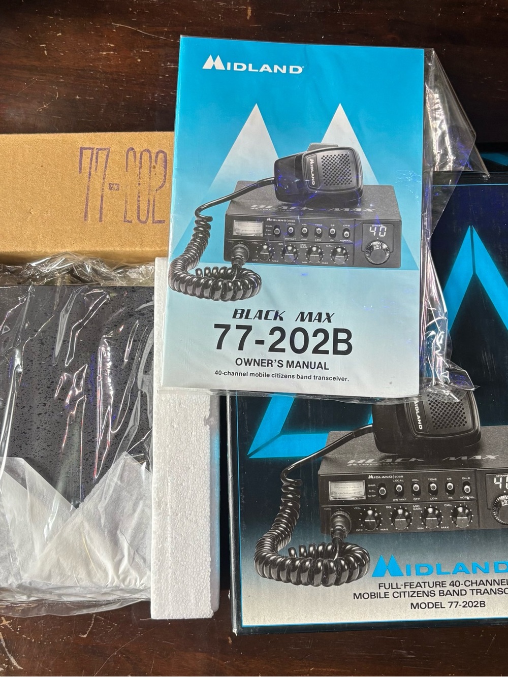 Vintage Midland Model 77-202B Black Max full-feature 40-channel Mobile CB - Picture 2 of 8